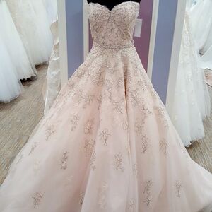 Sophie tolli wedding dress from 2016, color blush worn once and size 20